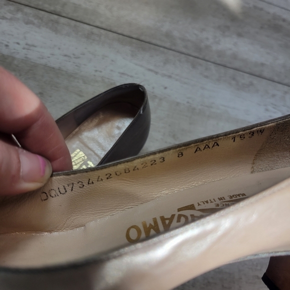 VTG Ferragamo Tan Almond Toe Pumps with bowtie - Picture 8 of 12